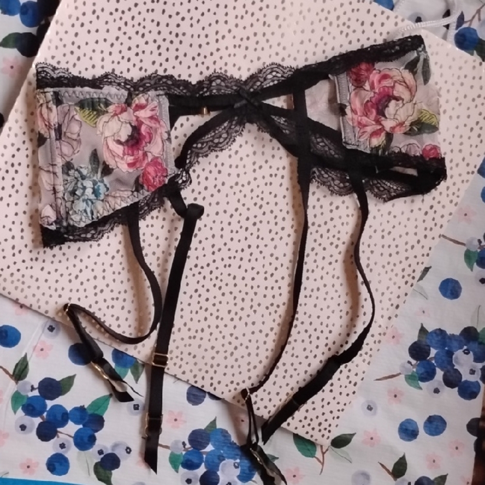 Victoria Secret Very Sexy Wild Rose Garter
